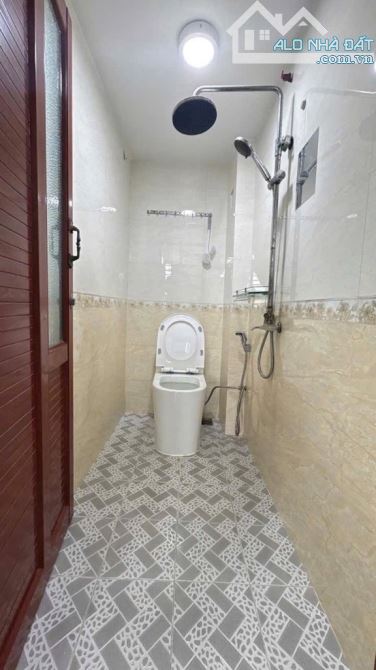 CÁCH QUẬN 1 CHỈ 150m - CÁCH MẶT 💵 ĐƯỜNG 50m - NHÀ 3 TẦNG BTCT - KHU DC HIỆN HỮU KHÔNG QH - 2