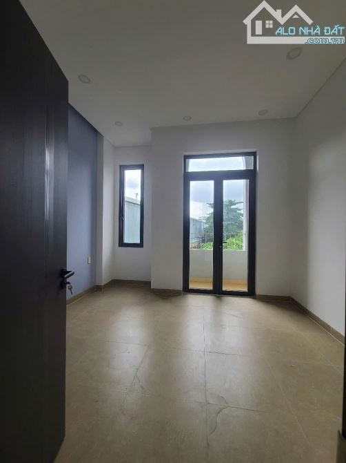 BÁN NHÀ MỚI TÔ KÝ HÓC MÔN - 2 TẦNG ĐÚC 80M2 ( 4M X 20M) - ĐƯỜNG NHỰA 7M - 5.47 TỶ. - 2