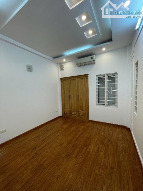 Bán nhà Hoàng Quốc Việt, dt45m, mt4,1m, phân lô bàn cờ, ô tô tránh, kinh doanh - 2