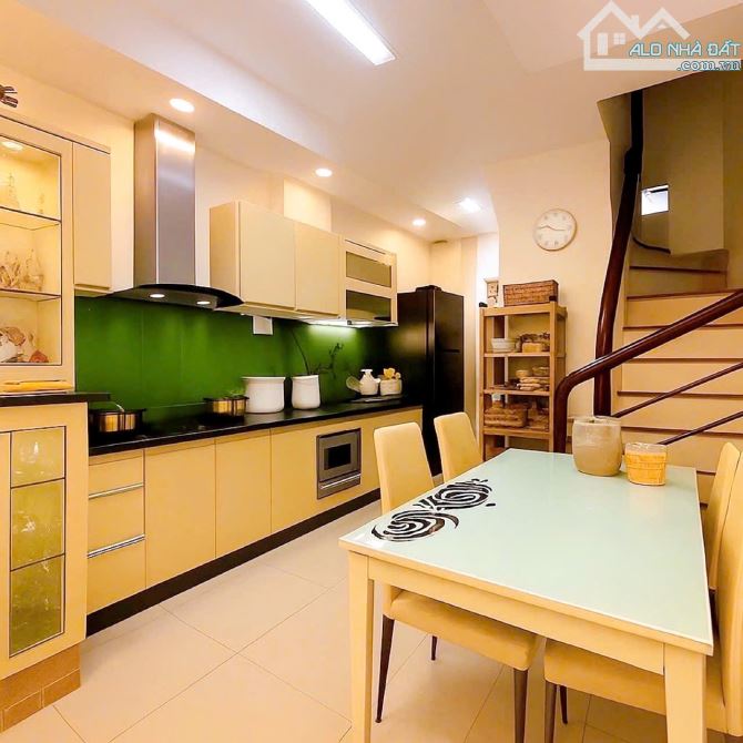 Bán nhà Quận 3 - Hẻm Ô tô Nguyễn Đình Chiểu - Sổ vuông 3.4 x 11 m - 4 Tầng - 8.4 tỷ - 2