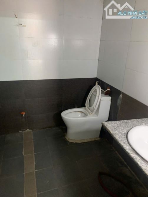 Cho thuê nhà ngõ 238 Âu Cơ,  Quảng An, Tây Hồ, 80m2 x2 tầng , ô tô kinh doanh, 10tr - 2