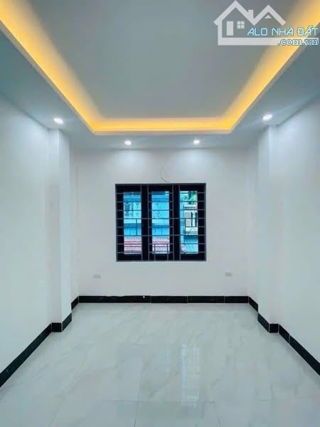 BÁN NHÀ DỊCH VỌNG HẬU -GẦN CÔNG VIÊN CẦU GIẤY- DÂN XÂY  43M-5 TẦNG- 20M RA MẶT PHỐ-10x TỶ - 3
