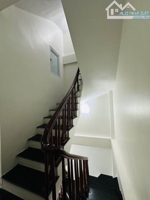 ĐÌNH THÔN.LÔ GÓC . 32M. 5 TẦNG. 3 BƯỚC RA PHỐ. FULL NỘI THẤT.DÂN XÂY. ÔTÔ 4 CHỖ LÙI CỬA - 3
