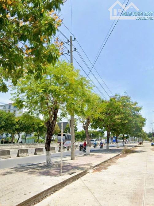 Bán lô Đất Góc 2 mặt Tiền Đại lộ Nguyễn Tất Thành gan SunGroup - 3