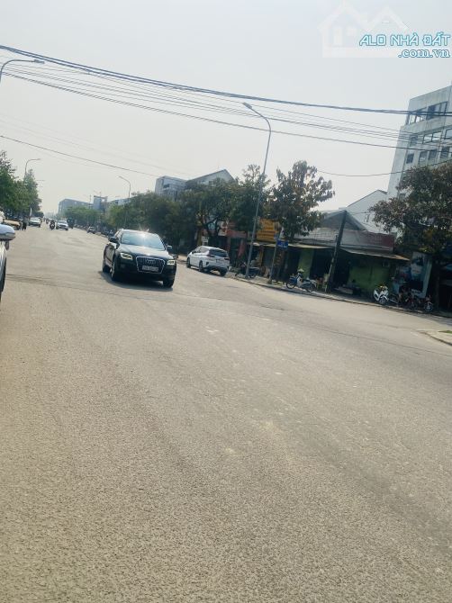 🔥 Đất đẹp Hoàng Quốc Việt - Ô tô vào tận nơi - Mặt tiền 7m. Giá tốt - 3