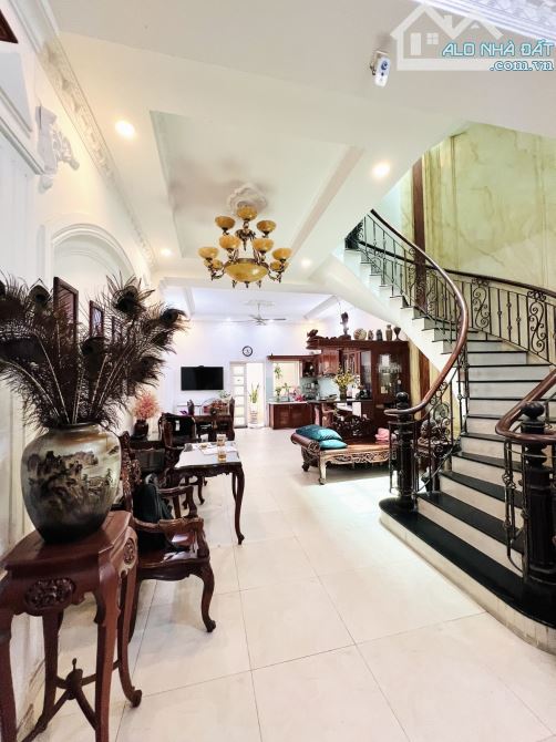 Bán nhà Tân Bình - hẻm nhựa 6m ô tô - nở hậu - 80m2 - 3 tầng - 3