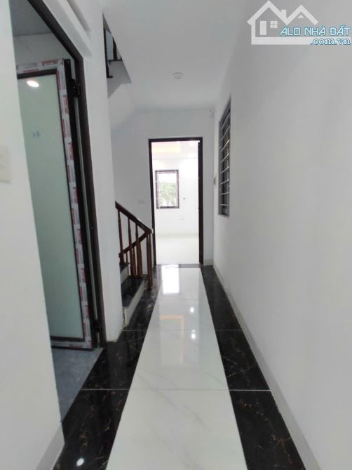 BÁN NHÀ TĐC QUỲNH ĐÔ  40M2- 8 TỶ- PHÂN LÔ- VỈA HÈ- Ô TÔ VÀO NHÀ - NHÀ MỚI ĐẸP. - 3