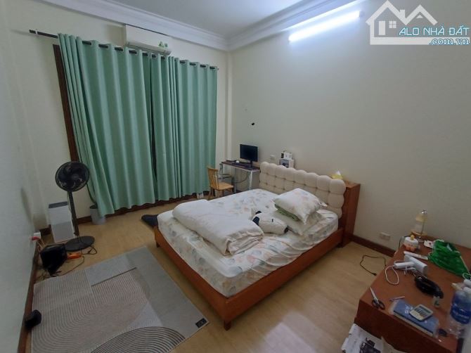 Cho thuê căn nhà ngõ 31 phố Trần Quốc Hoàn. Dt 40m2 x 4 tầng có nội thất, ô tô đậu cửa - 3