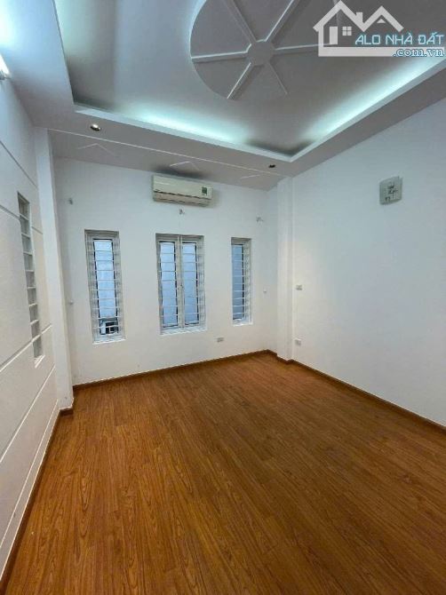 CẦU GIẤY - 50M - 5 TẦNG - DÂN XÂY - GẦN PHỐ - LÔ GÓC - 2 THOÁNG - NHÀ ĐẸP - Ở NGAY - 3