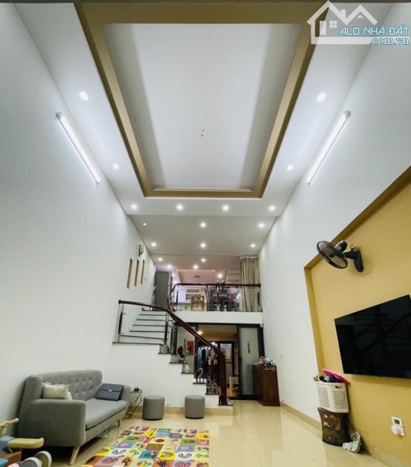 CƠ HỘI DUY NHẤT, NHÀ 60M2 4T, 2 MẶT TIỀN DV VĂN LA, VỈA HÈ 2 BÊN RỘNG, Ở  KINH DOANH ĐỈNH