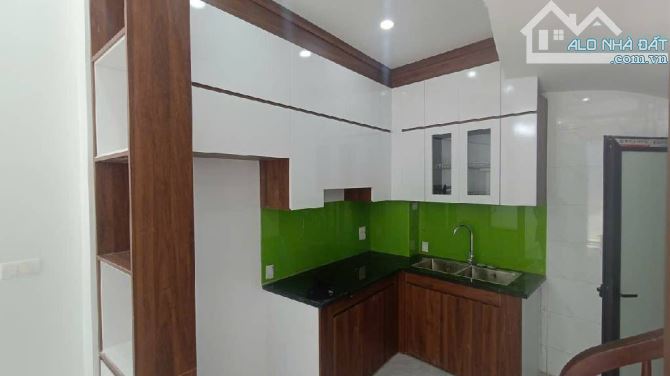 Bán nhà Nguyễn Khoái 30m², MT 4m, 5 tầng mới đẹp, ngõ thông 2 đầu, gần ô tô, tiện ích đủ - 3