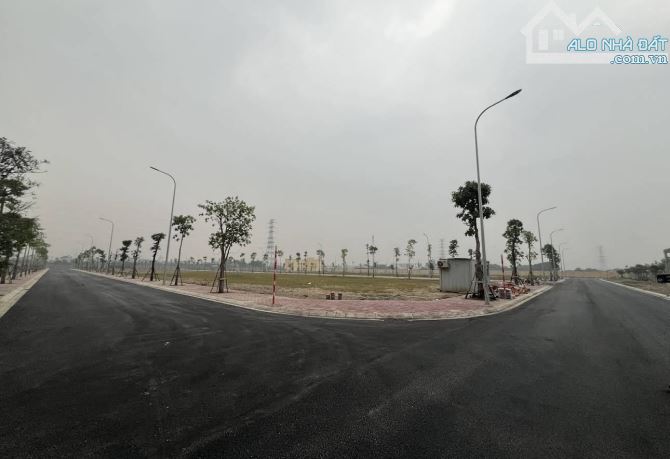 Cần bán 360m2 tại ccn Đông La, sát vd4 - 3