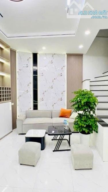 🏡 BÁN NHÀ NGÕ 62 NGUYỄN CHÍ THANH – 43M² – 5 TẦNG – MẶT TIỀN 3,8M – GIÁ 10,6 TỶ - 3