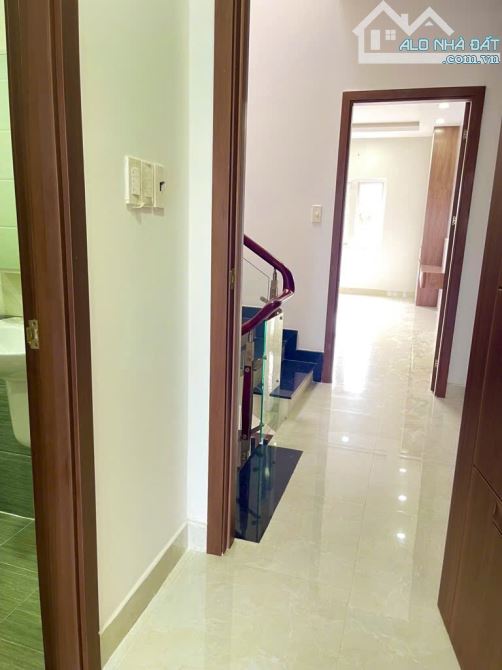 Nhà bán -Thạnh Xuân 24 - 115m2 - 3 Tầng - HXH - TK đep - Giá 7.9 Tỷ Tl - 3