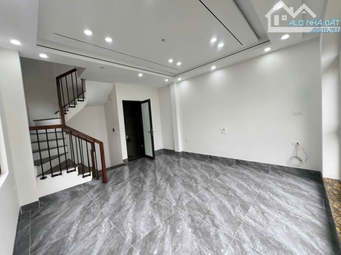 Cần bán Căn góc đã hoàn thiện, 6 tầng, full nội thất  xịn xò, tổ 8 Thạch Bàn - 2