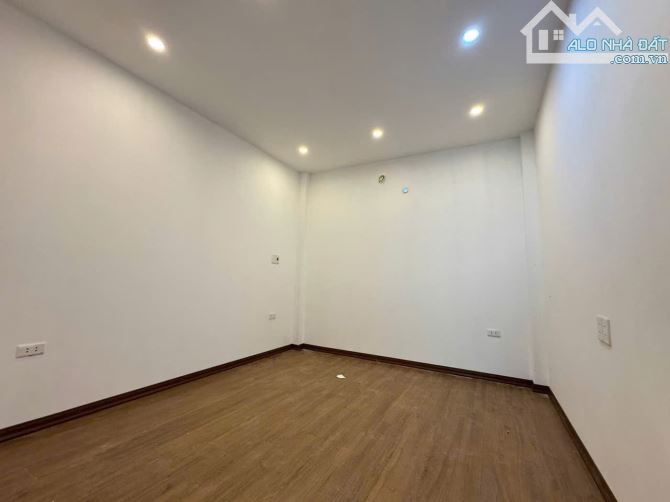 BÁN NHÀ LIÊN MẠC - Ô TÔ ĐỖ CỬA - NGÕ THÔNG - DT: 46M2, 4 TẦNG, MT 4.9M - 5.8 TỶ - 3