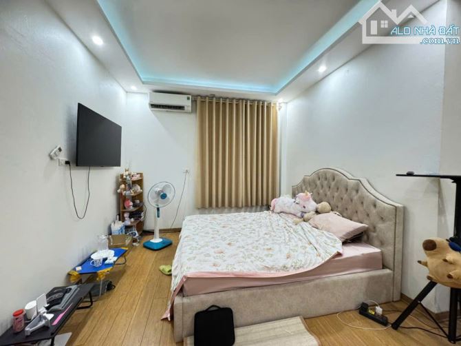 Bán nhà Nguyễn Văn Cừ - Ô TÔ ĐỖ CỔNG- FULL NỘI THẤT 36m2, 4T, MT6.1m giá 7.1 tỷ. - 3