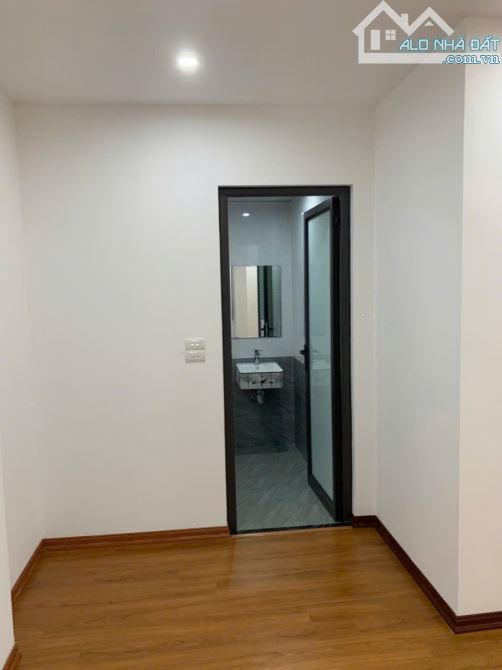 Bán nhà siêu hiếm mặt tiền 6m thang máy mới koong, gần trường gần chợ, đông vui tấp lập - 3