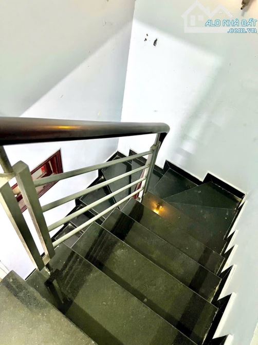 Góc 2 MẶT TIỀN VỊ TRÍ ĐẸP NHÀ 3 TẦNG HẺM XE HƠI NGUYỄN THỊ KIỂU GẦN METRÔ QUẬN 12 - 3
