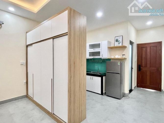 BÁN CHDV 5 tầng. Góc 2MT. 5x20 vuông A4. HXH đỗ. Thu nhập 100tr/th. Sát Sân Bay - 3