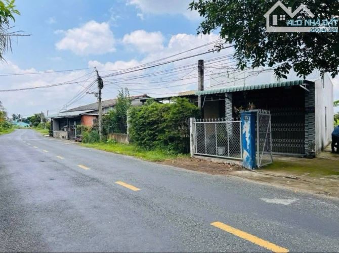 Cô Tư Bán Gấp Đất 306m² Tặng Nhà C4 Mặt Tiền Đường Nhựa,Giá 830 Triệu, SHR - 3