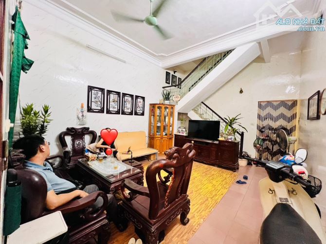 CẦN BÁN GẤP NHÀ CHÍNH CHUT PHỐ NGUYỄN ĐÌNH THI THUỴ KHUÊ TÂY HỒ 75M 3 TẦNG NHỈNH 18 TỶ - 3