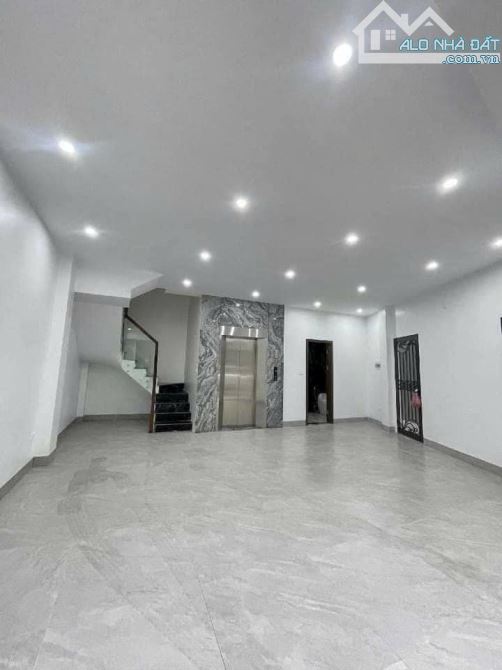 Bán nhà phố Trần Thái Tông, Trương Công Giai, kinh doanh, 3 ôtô tránh, lô góc, vỉa hè*55m2 - 3