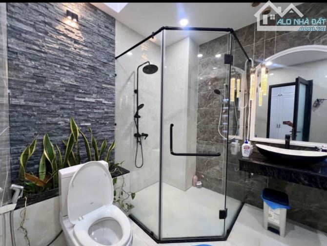 GẦN NGAY NGÃ TƯ - TRỊNH VĂN BÔ : 4T - 38M - 3