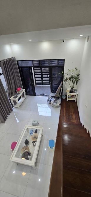 Biệt thự chân cầu Vĩnh Tuy : nhà đẹp - ô tô tránh - ở sướng . Giá đầu tư - 3