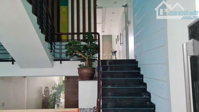 Bán căn nhà KDC Kiến Á, mặt tiền kinh doanh D3, dt 135m2, giá 19.5 tỷ thương lượng th8 - 3