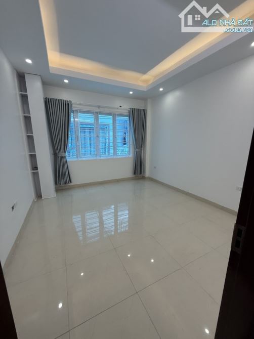 BÁN GẤP NHÀ ĐÌNH THÔN - VỊ TRÍ ĐẸP SIÊU ĐẸP - CÁCH MẶT PHỐ 10M - Ô TÔ ĐỖ CỔNG - 3
