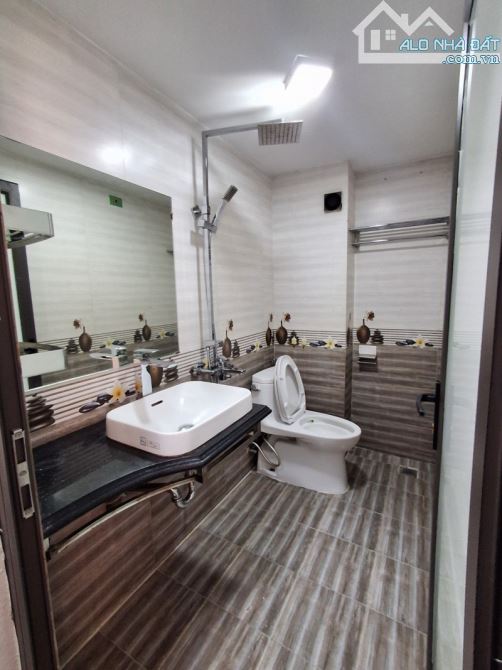 Bán gấp nhà Đức Giang - 47m2 - 4 tàng Dân xây, Lô Góc - oto tránh - 3