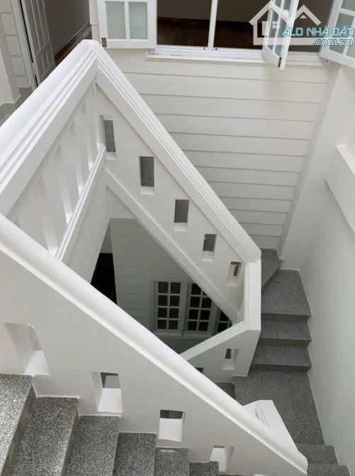 BÁN NHÀ 5PN GẦN TRƯỜNG NGUYỄN DU P2 ĐÀ LẠT - 5PN, SÂN ĐẬU 2 Ô TÔ - 9.3 TỶ - 3