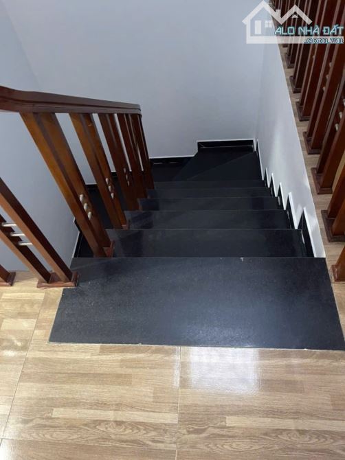 VỊ TRÍ ĐẸP - PHAN ĐÌNH GIÓT : 38m - 5 Tầng - Giá 10.5 Tỷ - 3
