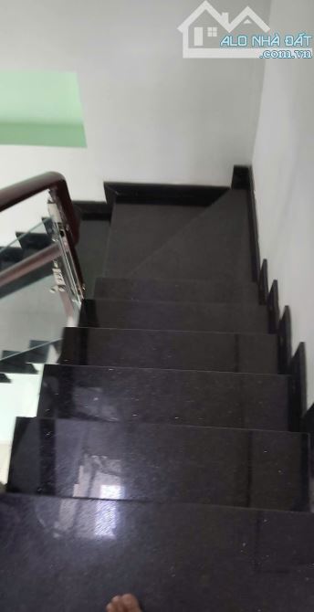 Nhà HXT, 1 trệt 2 lầu 4pn 3wc, sẵn máy lạnh. Gần đường Tam Bình - 3