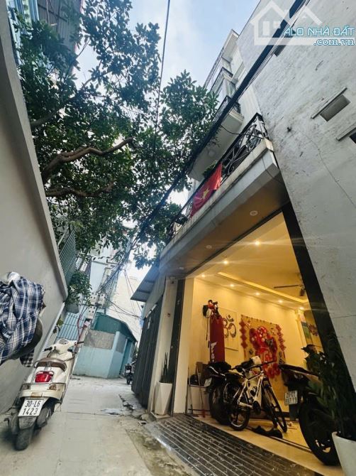 BÁN NHÀ BÁT KHỐI LONG BIÊN 5 TẦNG 35M2- NHÀ  ĐẸP- TRƯỚC NHÀ THOÁNG -GARA Ô TÔ 4 CHỖ - FULL - 3
