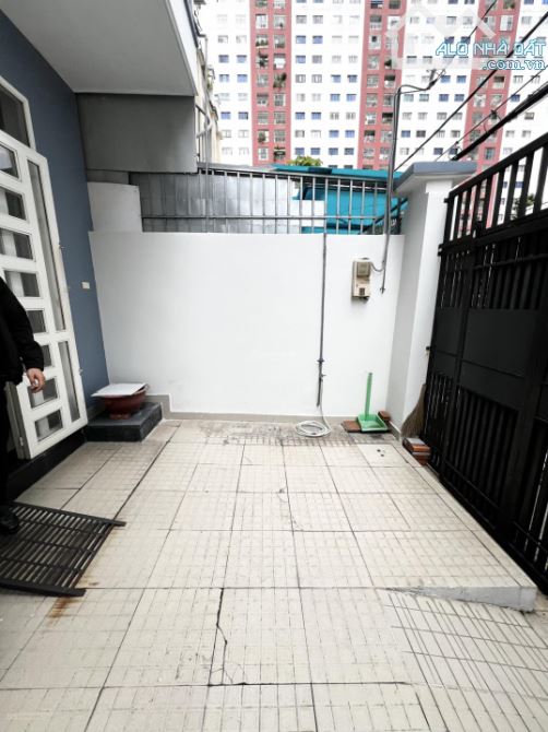 Gần Chợ Bà Chiểu ! Bán Nhà 4 Tầng BTCT + DT:(4,3x20m) + Nhà Xây Vững Chắc Để Ở & GIÁ Rẻ - 3