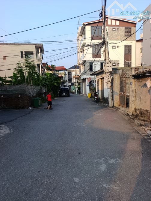 Bán đất Đa Tốn 45m ô tô vào đất ,tiện ích ngập tràn. - 3