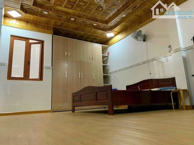 Cần bán nhà đẹp nội thất gỗ giáo xứ khiết tâm - 2