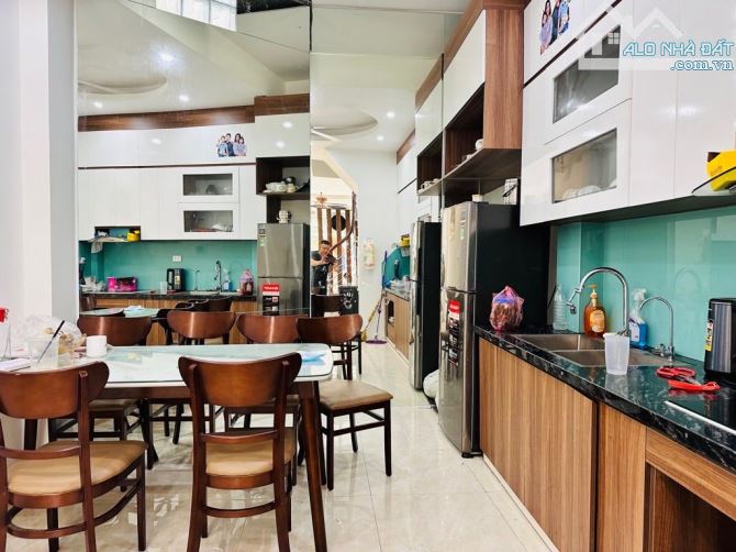 BÁN NHÀ LAI XÁ - DÂN XÂY 4 TẦNG - LÔ GÓC  42M2 FULL NỘI THẤT - Ô TÔ ĐỖ CỬA - GIÁ RẺ - 3