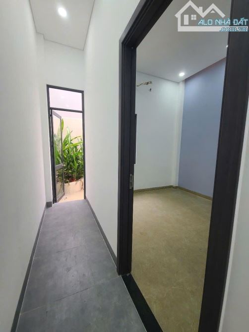 BÁN NHÀ MỚI TÔ KÝ HÓC MÔN - 2 TẦNG ĐÚC 80M2 ( 4M X 20M) - ĐƯỜNG NHỰA 7M - 5.47 TỶ. - 3