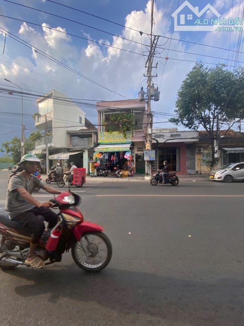 Bán đất tặng nhà mặt tiền Hoàng Diệu ngay vòng xoay. Dt 137m ngag 5,7m giá 155tr/m - 3