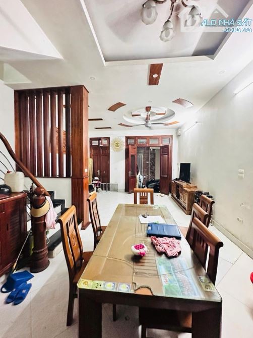 CHÍNH CHỦ GỬI BÁN  NHÀ PHỐ CẦU GIẤY DT 46m, 4 Tầng, Mt 5,2m Giá 11,5 tỷ - 3