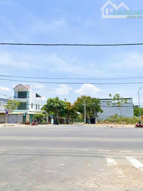 Bán lô Đất Góc 2 mặt Tiền Đại lộ Nguyễn Tất Thành gan SunGroup - 4