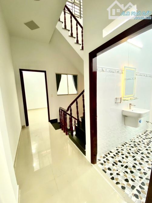 SHR 1/ Trần thị cờ Quận 12. 100m ra đường lê văn khương. Oto ngủ trong nhà. Nhà mới tặng n - 4