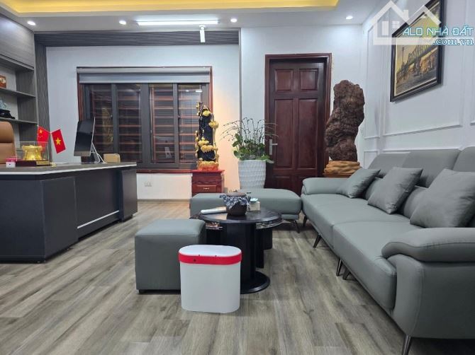 NGUYỄN TUÂN PHÂN LÔ LIỀN KỀ - VỈA HÈ Ô TÔ DỪNG ĐỖ 3 LÀN XE TRÁNH - ĐANG CHO THUÊ VĂN PHÒNG - 4