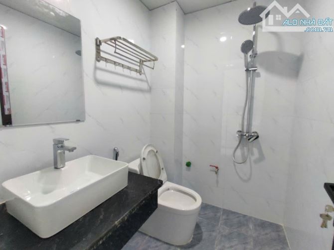 BÁN NHÀ TĐC QUỲNH ĐÔ  40M2- 8 TỶ- PHÂN LÔ- VỈA HÈ- Ô TÔ VÀO NHÀ - NHÀ MỚI ĐẸP. - 4