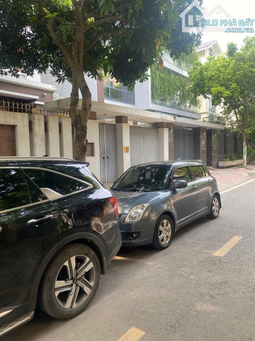 BIỆT THỰ DỊCH VỌNG CẦU GIẤY – VỊ TRÍ ĐẮC ĐỊA  - ĐẲNG CẤP– GẦN CÔNG VIÊN – VỈ HÈ Ô TÔ TRÁNH - 4