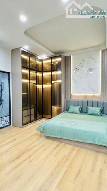 🏡 BÁN NHÀ NGÕ 62 NGUYỄN CHÍ THANH – 43M² – 5 TẦNG – MẶT TIỀN 3,8M – GIÁ 10,6 TỶ - 4