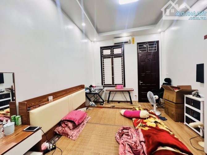 BÁN NHÀ LÁNG HẠ ĐỐNG ĐA 35m 5Tầng Mt 4m GIÁ 8.5 TỶ NGÕ THÔNG 2 THOÁNG KINH DOANH. - 4